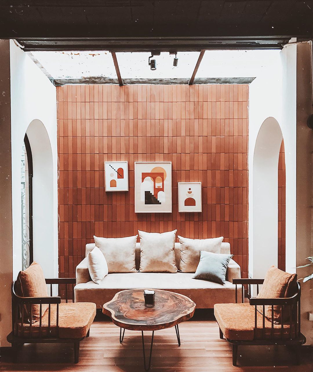 H&agrave; Nội lại c&oacute; th&ecirc;m loạt qu&aacute;n mới vừa xinh vừa xịn: Chưa b&agrave;n đến đồ uống, nh&igrave;n ảnh check-in đ&atilde; thấy h&uacute;t - Ảnh 20.