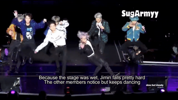 Chuyên nghiệp như BTS: Jimin bị ngã nhưng phản ứng cực nhanh, “nháy” cả nhóm đổi vũ đạo trong vài giây mà ăn ý đến nỗi khiến fan “phục lăn” - Ảnh 2.