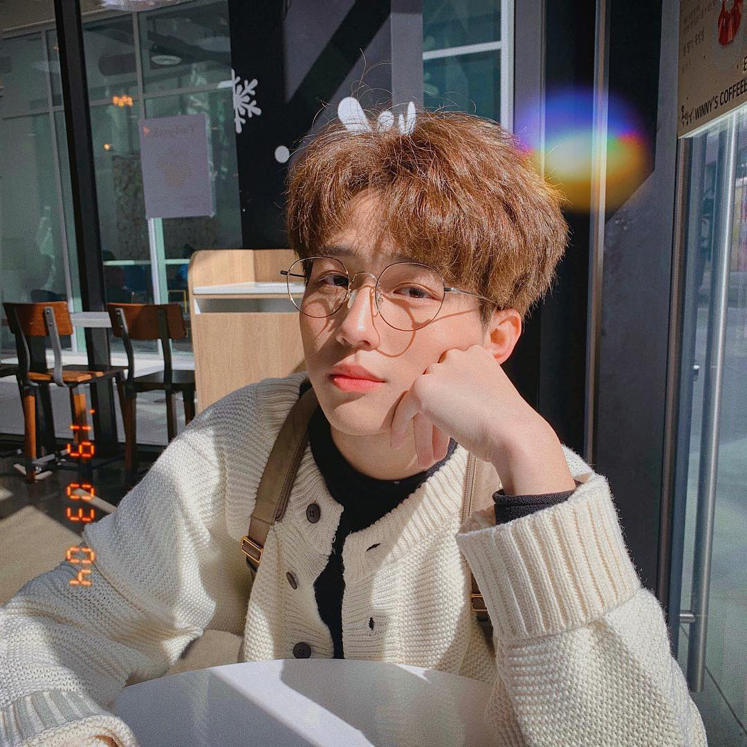 Nhất Ho&agrave;ng h&oacute;a ra cũng thuộc hội nghiện nhuộm t&oacute;c, xanh đỏ t&iacute;m v&agrave;ng g&igrave; đều c&oacute; hết - Ảnh 15.