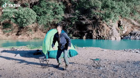Đi cắm trại mà mải mê quay clip, chàng trai người Nhật được phen “thót tim” khi cả chiếc lều phía sau bỗng không cánh mà bay - Ảnh 2.