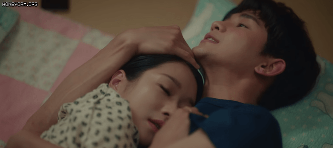 Vừa ngủ chung giường, Kim Soo Hyun lại chủ động h&ocirc;n Seo Ye Ji ở Đi&ecirc;n Th&igrave; C&oacute; Sao tập 9 - Ảnh 6.