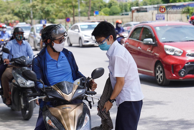 Đề thi chuyên Toán siêu khó, thí sinh Hà Nội khóc ròng vì không làm được bài - Ảnh 33.