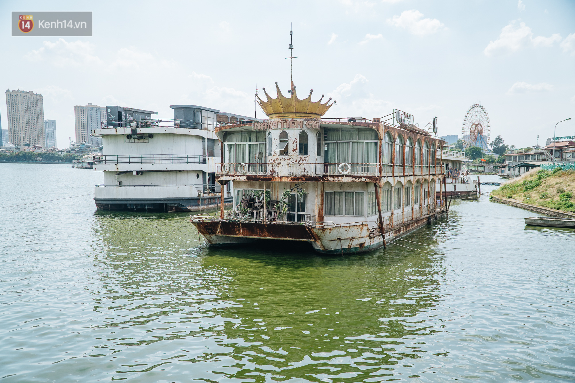Ảnh: Cận cảnh nghĩa địa du thuyền từng một thời sầm uất ở Hồ T&acirc;y - Ảnh 2.