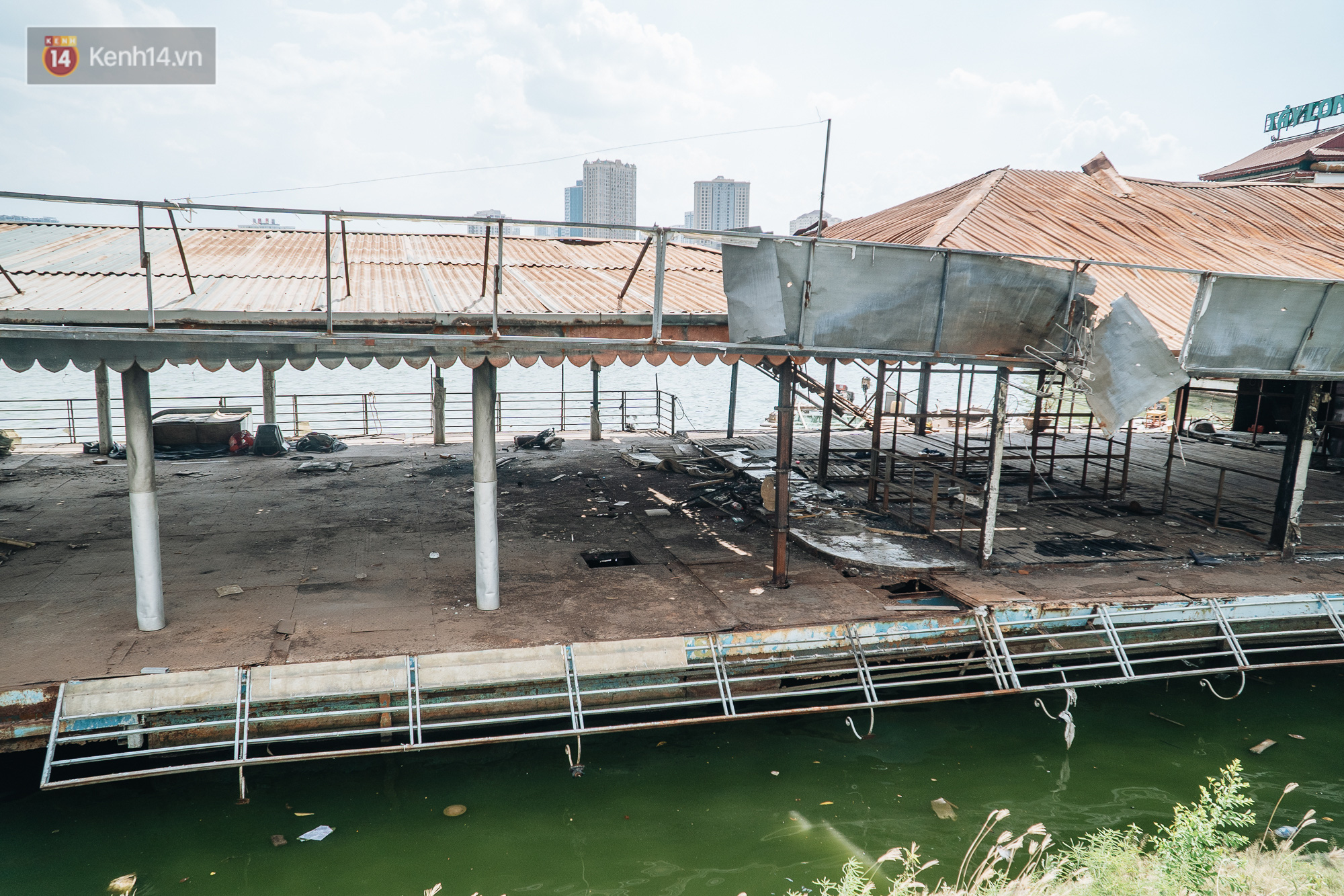 Ảnh: Cận cảnh nghĩa địa du thuyền từng một thời sầm uất ở Hồ T&acirc;y - Ảnh 6.