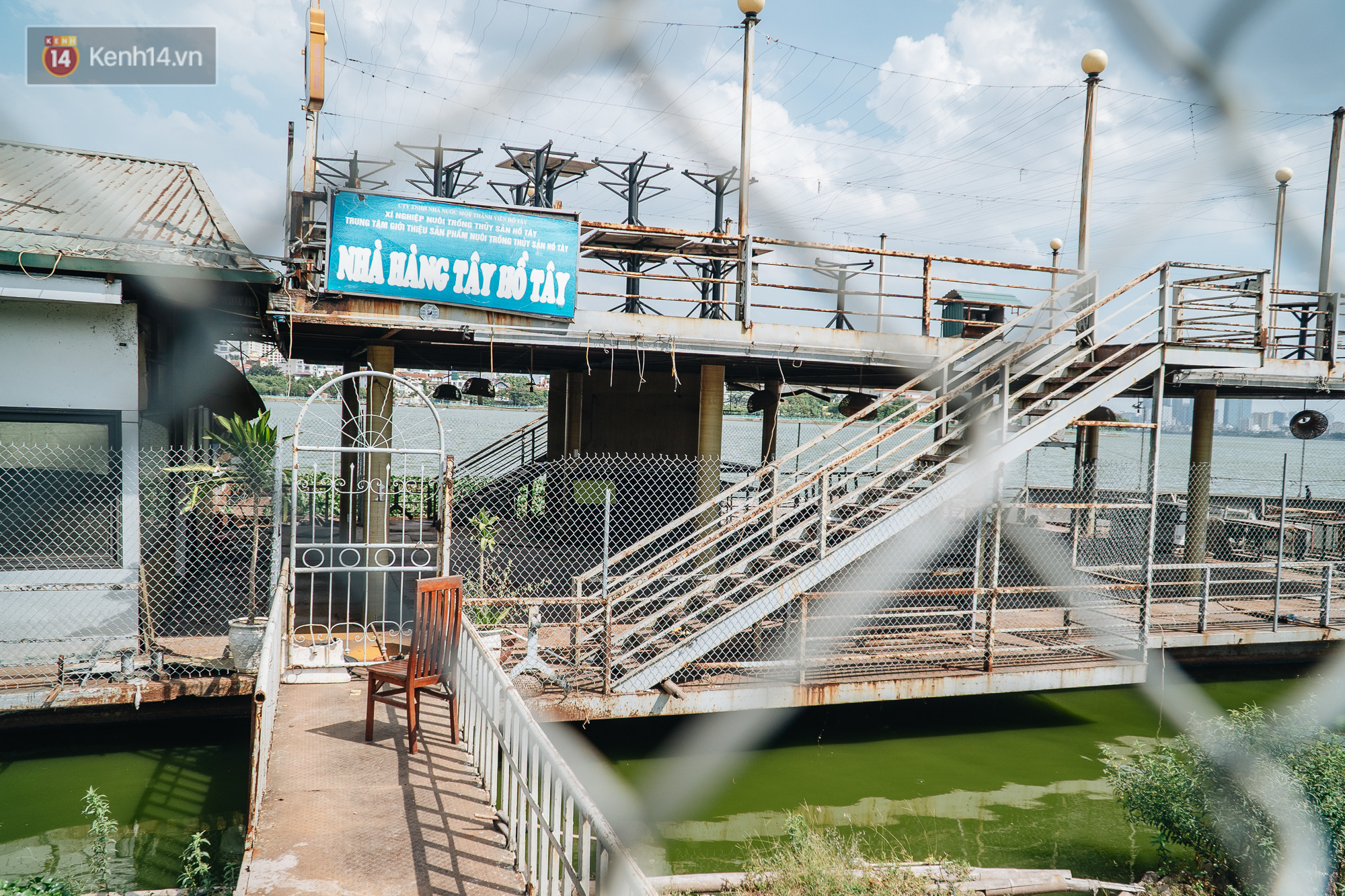 Ảnh: Cận cảnh nghĩa địa du thuyền từng một thời sầm uất ở Hồ T&acirc;y - Ảnh 5.