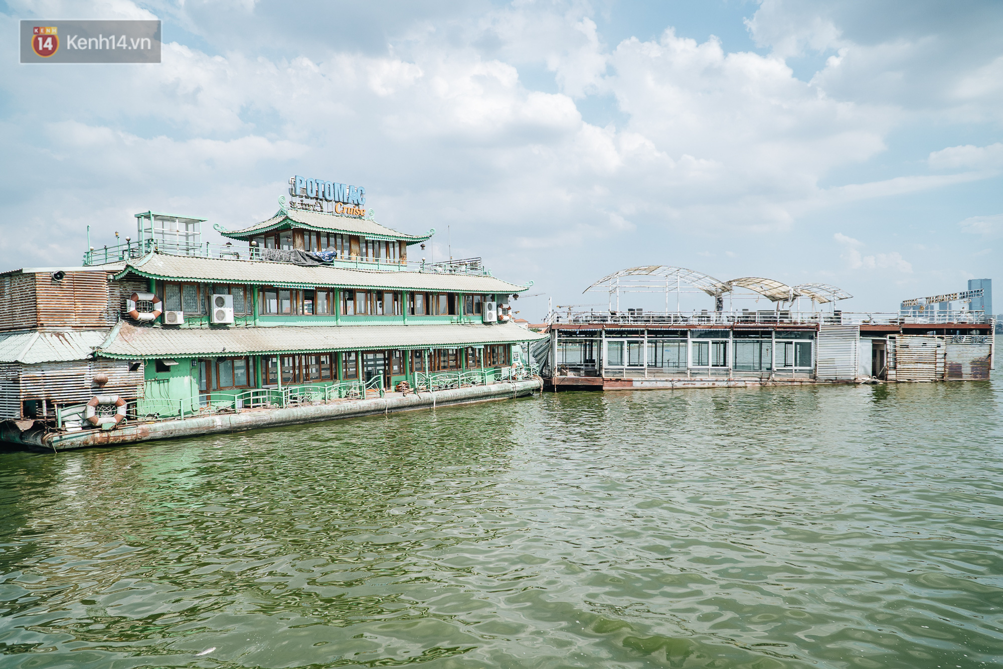 Ảnh: Cận cảnh nghĩa địa du thuyền từng một thời sầm uất ở Hồ T&acirc;y - Ảnh 1.