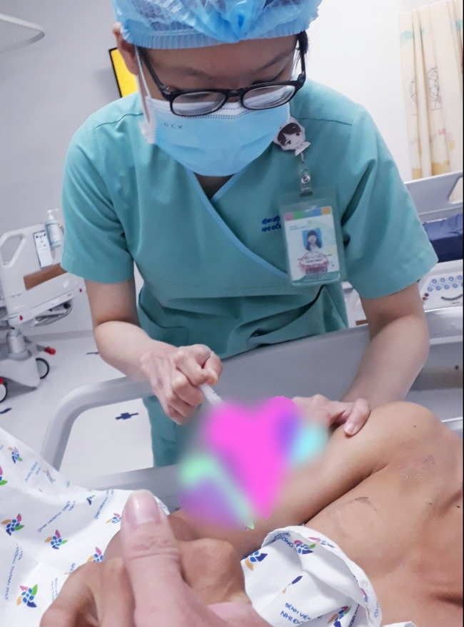 Giận cha kh&ocirc;ng mua điện thoại khi được l&ecirc;n lớp như đ&atilde; hứa, b&eacute; trai 13 tuổi uống thuốc trừ s&acirc;u nguy kịch - Ảnh 2.
