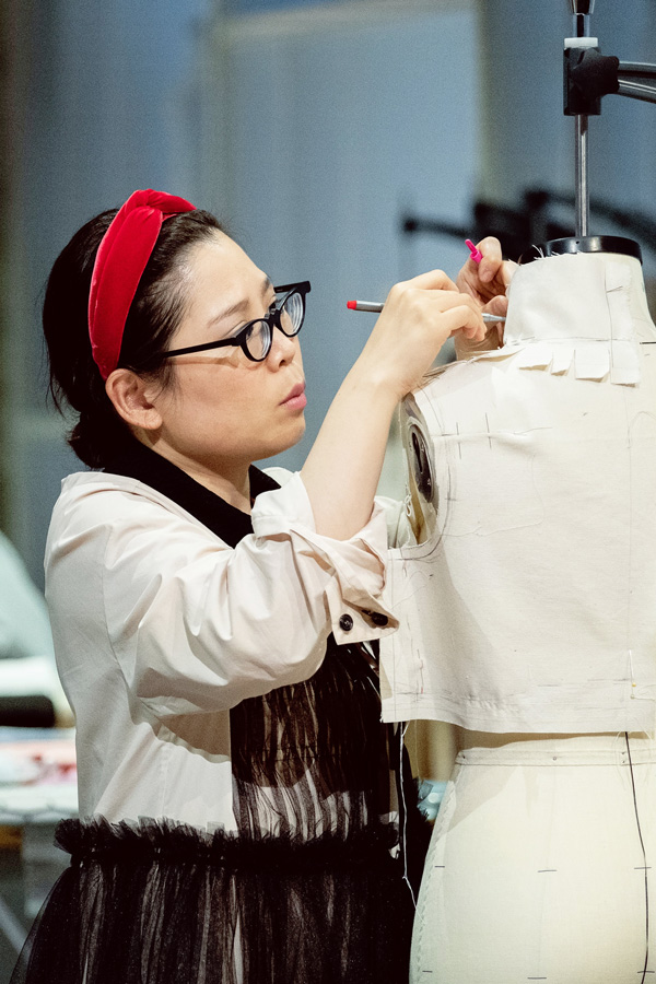 Mãn nhãn với loạt trang phục của Seo Ye Ji (Điên Thì Có Sao): Váy áo tôn eo hay bồng bềnh hết sức hóa ra là có dụng ý - Ảnh 11.