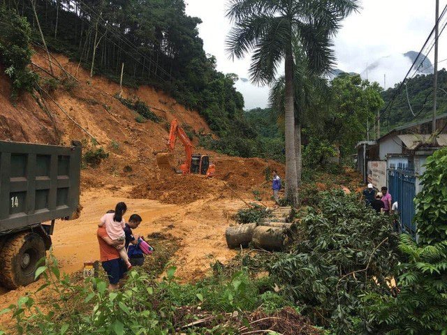 Mưa lớn ở H&agrave; Giang khiến 5 người chết, 2 nh&agrave; m&aacute;y thủy điện bị đất đ&aacute; v&ugrave;i lấp - Ảnh 4.