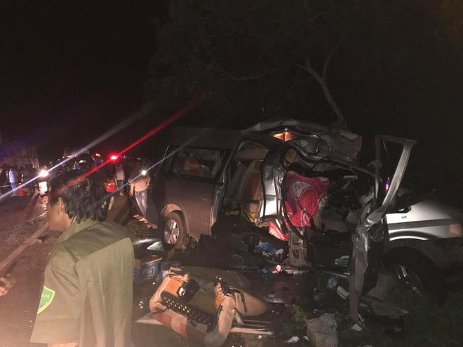 Hiện trường kinh hoàng vụ tai nạn giữa ô tô 16 chỗ và xe tải khiến 8 người tử vong lúc rạng sáng - Ảnh 7.
