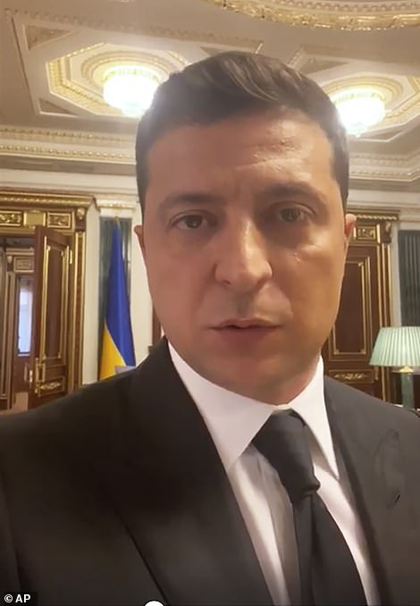 Tổng thống Ukraine làm theo yêu cầu quái dị của tay súng để cứu 20 con tin: Lên Facebook kêu gọi xem phim kinh dị từ năm 2005 - Ảnh 5.