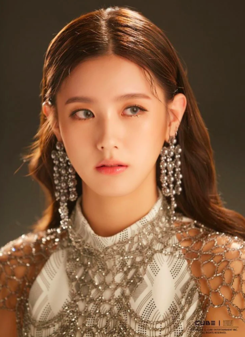 Dân mạng đồn lý do khiến Miyeon (G)I-DLE không thể debut cùng BLACKPINK: Một nhóm không thể tồn tại đến 2 nữ hoàng nhan sắc? - Ảnh 3.