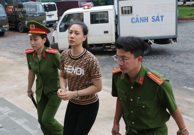 Tiếp tục xét xử hot girl Ngọc Miu cùng người tình: Văn Kính Dương có thoát tội cầm đầu đường dây sản xuất ma túy?