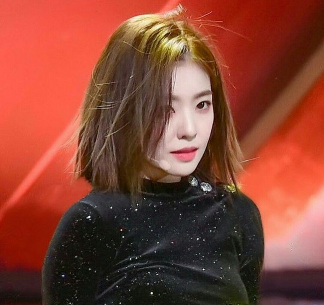 Irene tóc ngắn sẽ khiến bạn ngưỡng mộ không chỉ vì sự dễ thương mà còn vì nét đẹp kiêu sa của cô nàng. Hãy xem hình ảnh liên quan để cảm nhận sức hút của mái tóc ngắn này.