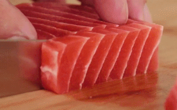 Đi ăn sashimi về bị đau họng nhiều ngày, cô gái Nhật Bản chẳng ngờ giun bò lổm ngổm trong amidan - Ảnh 3.