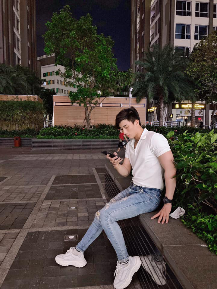 Netizen nô nức xin Facebook của cực phẩm màu Tím khiến ai cũng ngỡ trai thẳng ở Người ấy là ai - Ảnh 9. Netizen nô nức xin Facebook của cực phẩm màu Tím khiến ai cũng ngỡ trai thẳng ở Người ấy là ai - Ảnh 9.