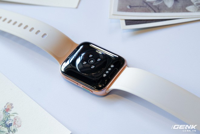 Trên tay OPPO Watch Sơn Tùng M-TP đeo trong MV Có Chắc Yêu Là Đây: Rất đẹp, hoàn thiện tốt không thua Apple Watch, nhìn nghiêng thấy khác biệt - Ảnh 3.