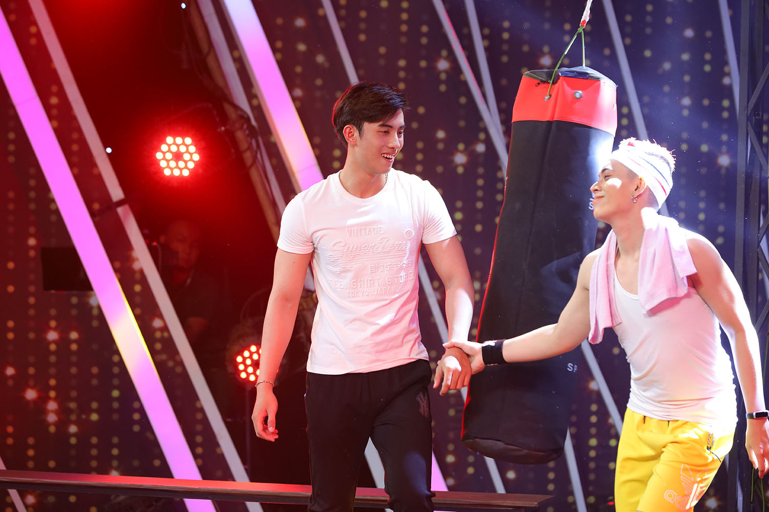 Netizen nô nức xin Facebook của cực phẩm màu Tím khiến ai cũng ngỡ trai thẳng ở Người ấy là ai - Ảnh 2. Netizen nô nức xin Facebook của cực phẩm màu Tím khiến ai cũng ngỡ trai thẳng ở Người ấy là ai - Ảnh 2.