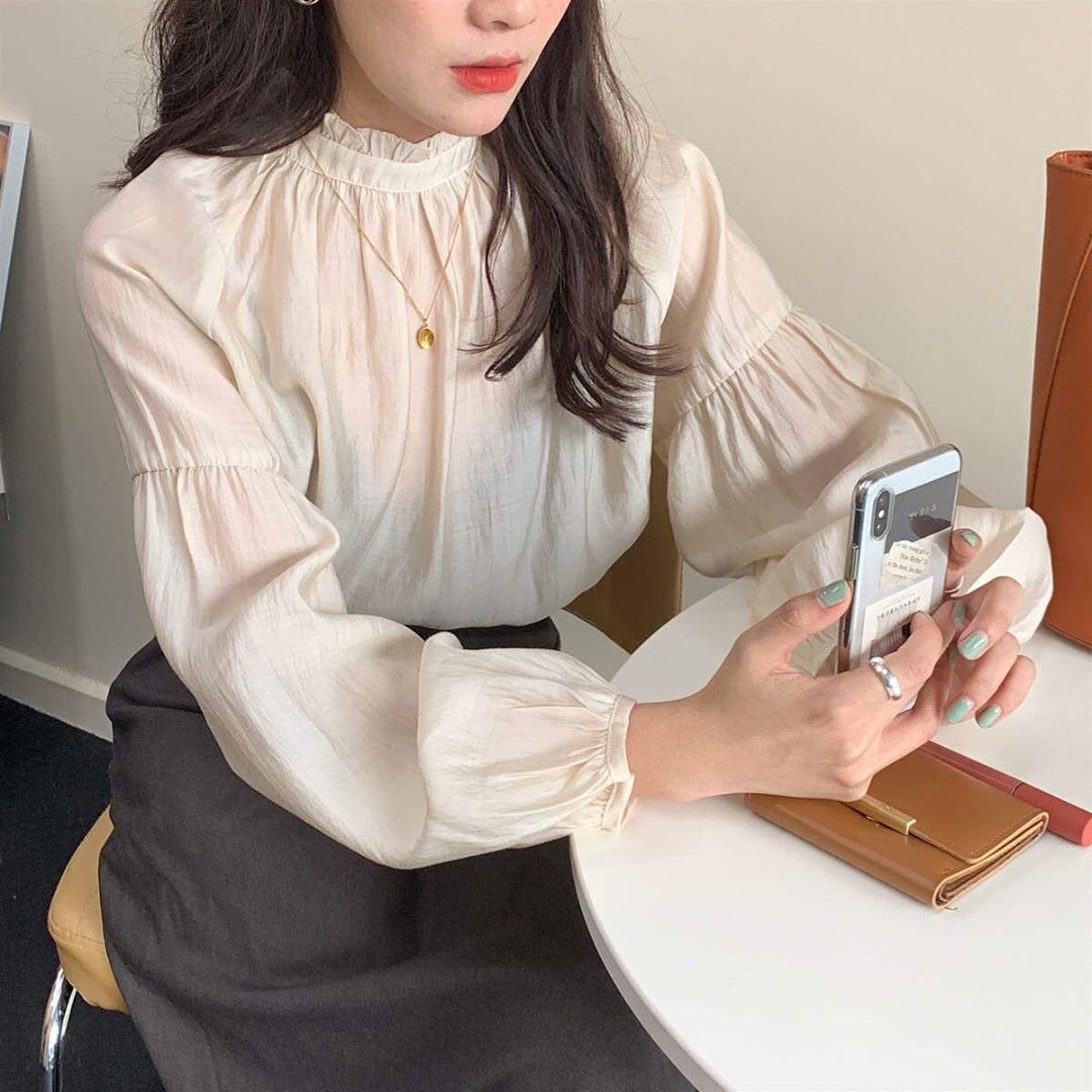 Cùng diện áo blouse bánh bèo: Lisa “dừ” hơn bình thường, Seo Ye Ji dịu dàng sang chảnh  - Ảnh 10.