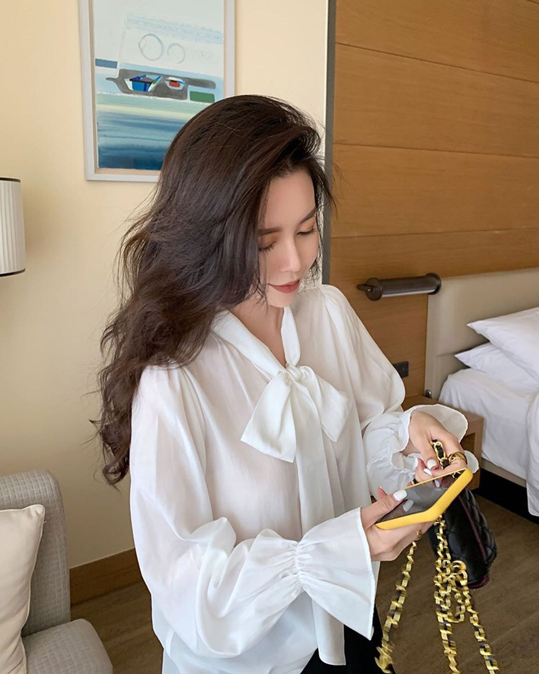 Cùng diện áo blouse bánh bèo: Lisa “dừ” hơn bình thường, Seo Ye Ji dịu dàng sang chảnh  - Ảnh 14.