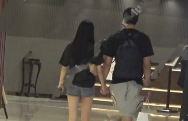 Danh t&iacute;nh kẻ thứ 3 xen v&agrave;o gia đ&igrave;nh con trai Vua s&ograve;ng b&agrave;i Macau: Hotgirl 20 tuổi, gia đ&igrave;nh kh&aacute; giả v&agrave; chuy&ecirc;n đi săn c&aacute;c thiếu gia gi&agrave;u c&oacute; - Ảnh 2.