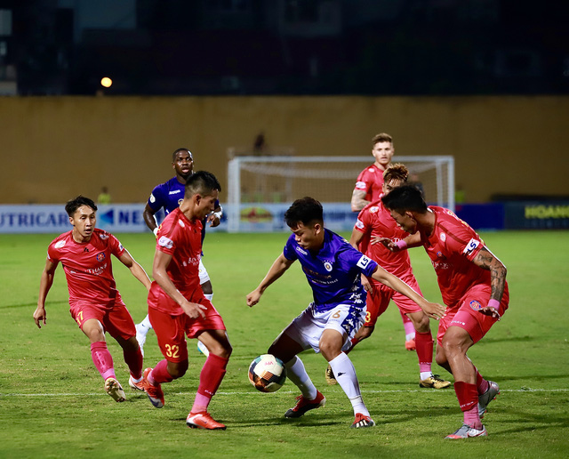 Tạm ho&atilde;n c&aacute;c trận đấu v&ograve;ng 12 V-League tập trung c&ocirc;ng t&aacute;c ph&ograve;ng chống Covid-19 - Ảnh 1.