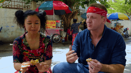 YouTuber nước ngoài gợi ý 8 món ăn giá rẻ dưới 1$ giữa lòng Sài Gòn, đến người bản địa cũng chưa chắc biết - Ảnh 2.