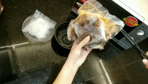 Review lẩu d&ecirc; ăn liền gi&aacute; 110k: Nhiều topping, ngập thịt nhưng g&acirc;y sốc nhất l&agrave; nước d&ugrave;ng - Ảnh 5.