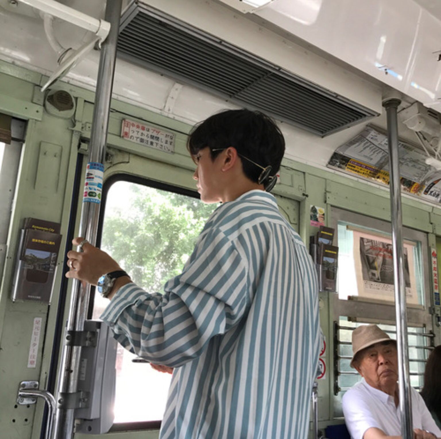 Những điều cần biết khi di chuyển bằng xe bus, xe ôm công nghệ và các phương tiện công cộng khác trong thời điểm Việt Nam có thêm ca nhiễm COVID-19 mới - Ảnh 4.