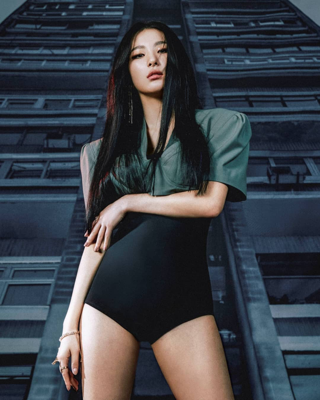 Cuộc chiến khoe body giữa Seulgi – Rosé – Hwasa: Cùng diện một thiết kế nhưng người khoe eo, người khoe cặp đùi mật ong bất ngờ - Ảnh 6.