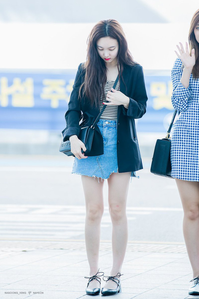 Nayeon (TWICE) không quá cao, toàn mặc đồ đơn giản nhưng style vẫn sành điệu và tôn dáng hết cỡ - Ảnh 8.