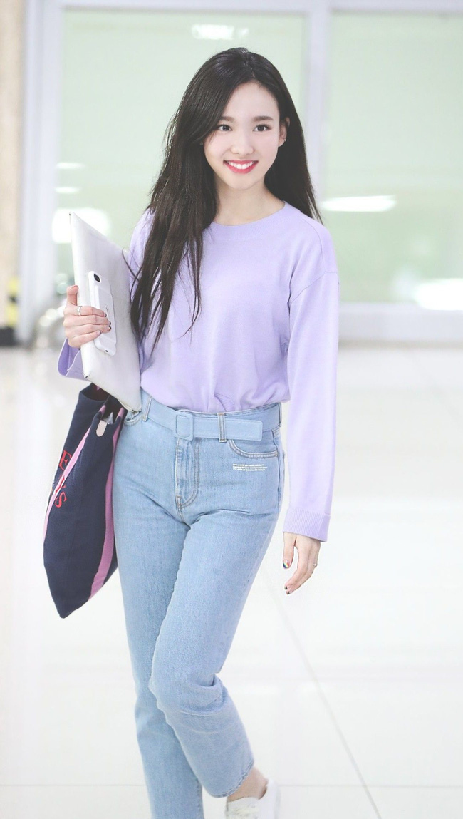 Nayeon (TWICE) không quá cao, toàn mặc đồ đơn giản nhưng style vẫn sành điệu và tôn dáng hết cỡ - Ảnh 9.