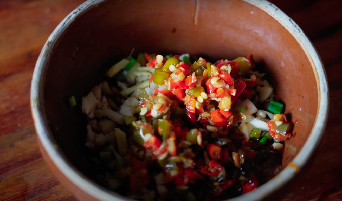 Ngay tại Trung Quốc đ&atilde; c&oacute; loạt vlogger phong c&aacute;ch na n&aacute; L&yacute; Tử Thất, c&oacute; người c&ograve;n gần như &ldquo;copy&rdquo; nguy&ecirc;n si - Ảnh 27.