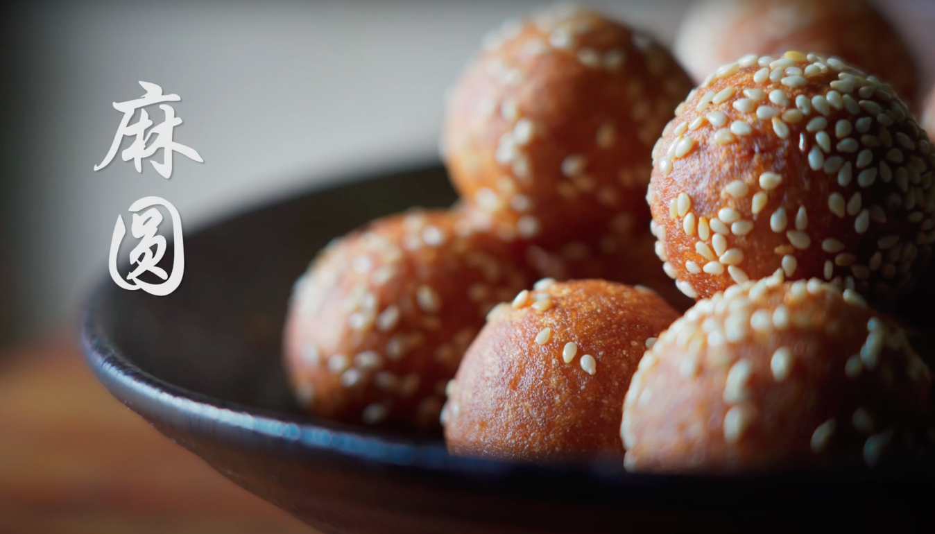 Ngay tại Trung Quốc đ&atilde; c&oacute; loạt vlogger phong c&aacute;ch na n&aacute; L&yacute; Tử Thất, c&oacute; người c&ograve;n gần như &ldquo;copy&rdquo; nguy&ecirc;n si - Ảnh 25.