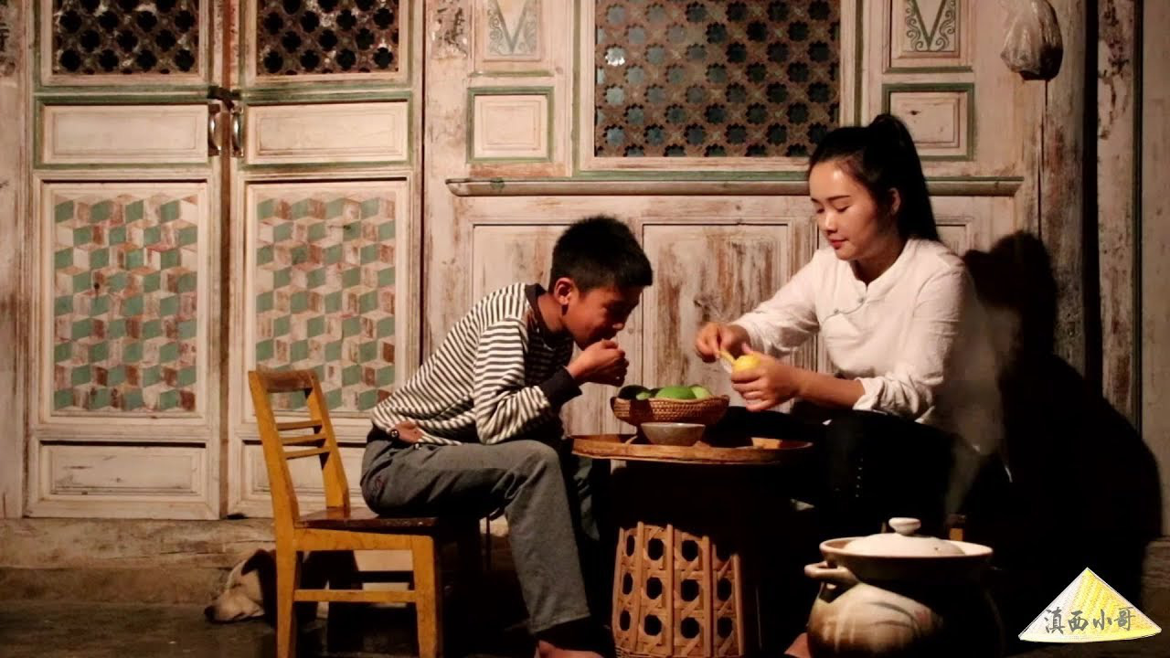 Ngay tại Trung Quốc đ&atilde; c&oacute; loạt vlogger phong c&aacute;ch na n&aacute; L&yacute; Tử Thất, c&oacute; người c&ograve;n gần như &ldquo;copy&rdquo; nguy&ecirc;n si - Ảnh 8.