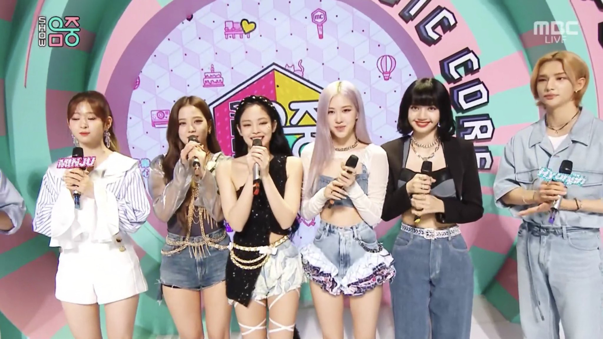 BLACKPINK khoe nhan sắc lộng lẫy trên Music Core nhưng quần của Rosé ...