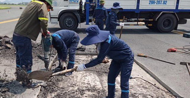 Giám sát viên biến mất, đài không lưu không gọi được công nhân sửa đường lăn sân bay Nội Bài - Ảnh 2.