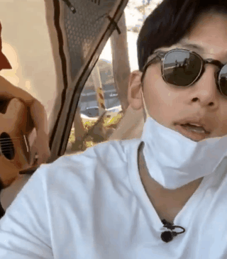 Ji Chang Wook bất ngờ khoe clip h&aacute;t h&ograve; dịp sinh nhật, rất đẹp trai đĩnh đạc cho đến khi... b&agrave;y tr&ograve; con b&ograve; ho&aacute; th&agrave;nh ch&agrave;ng ngốc - Ảnh 2.