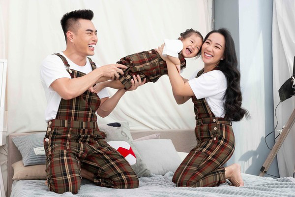 Bật cười trước pha bẻ lái của con gái Lê Dương Bảo Lâm khi đang tâm tình với bố: Ngực ba bự, ngực mẹ nhỏ xíu! - Ảnh 3.