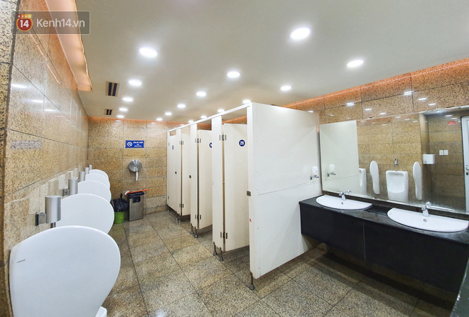 phòng tắm công cộng Sài Gòn