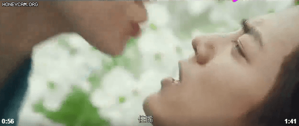 Nhìn lại nụ hôn màn ảnh đầu tiên của 10 nam thần Cbiz: Choáng nhất là màn khóa môi đàn anh của Lay (EXO) - Ảnh 16.