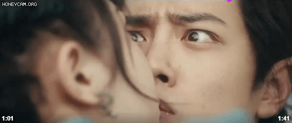 Nhìn lại nụ hôn màn ảnh đầu tiên của 10 nam thần Cbiz: Choáng nhất là màn khóa môi đàn anh của Lay (EXO) - Ảnh 15.