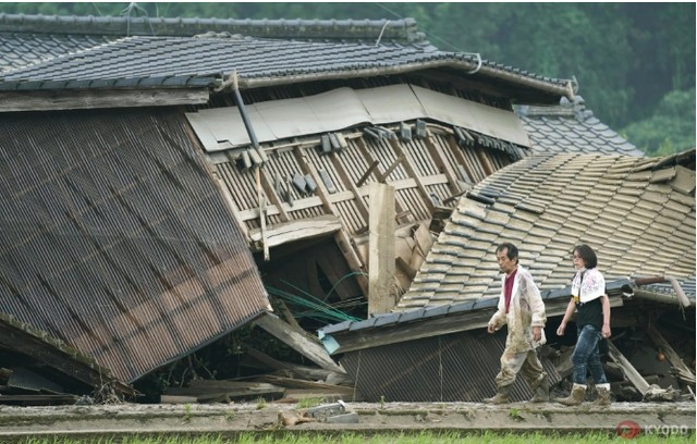 Hàng chục người chết và mất tích sau trận mưa lớn chưa từng có ở Kyushu, Nhật Bản - Ảnh 2.