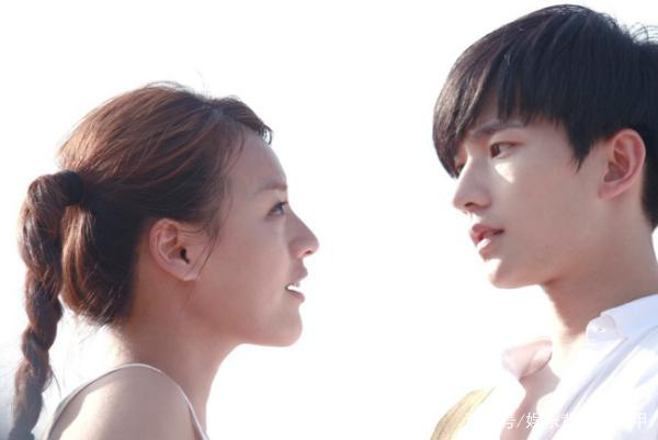 Nhìn lại nụ hôn màn ảnh đầu tiên của 10 nam thần Cbiz: Choáng nhất là màn khóa môi đàn anh của Lay (EXO) - Ảnh 10.