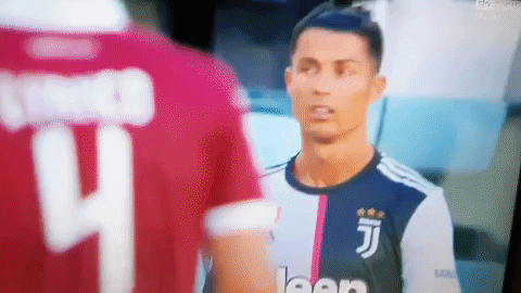 Ronaldo tỏ thái độ chán nản ra mặt sau khi nghe chỉ đạo từ HLV trưởng - Ảnh 2.