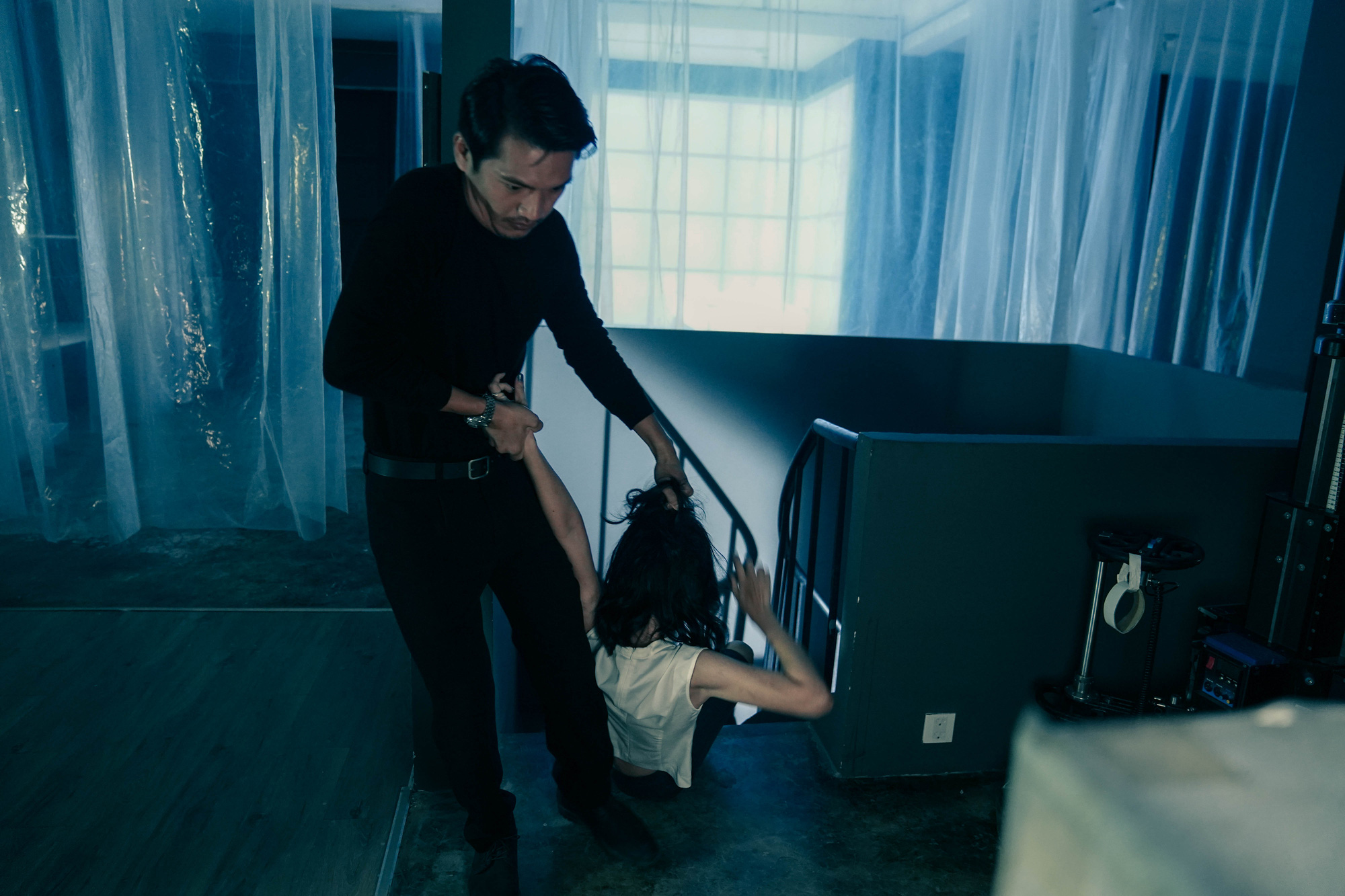 Bằng Chứng V&ocirc; H&igrave;nh: D&agrave;n diễn vi&ecirc;n chất lượng kh&ocirc;ng thua g&igrave; bản gốc nhưng nội dung đ&aacute;ng tiếc nhẹ - Ảnh 12.