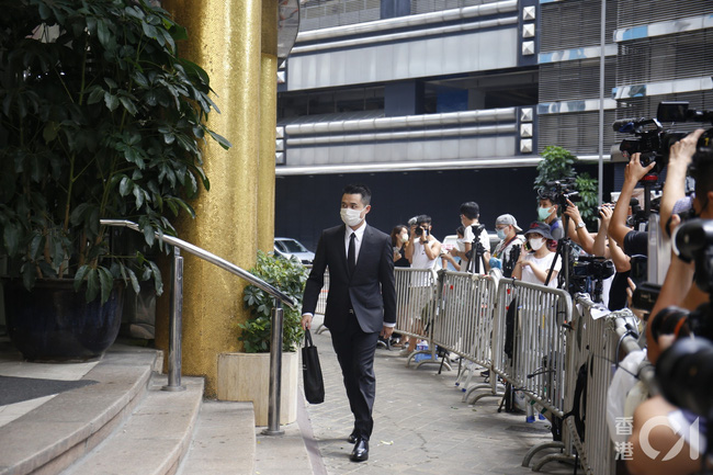 Khung cảnh tại tang lễ Vua sòng bài Macau ngày thứ 2: Người dân mang di ảnh đến viếng, quan chức cấp cao và giới doanh nhân cũng có mặt - Ảnh 7.