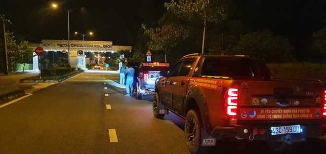 &Ocirc;ng chủ doanh nghiệp bỏ việc, vợ chồng bỏ nh&agrave;... để chạy xe, bốc h&agrave;ng cứu trợ giữa t&acirc;m dịch Covid-19 - Ảnh 2.
