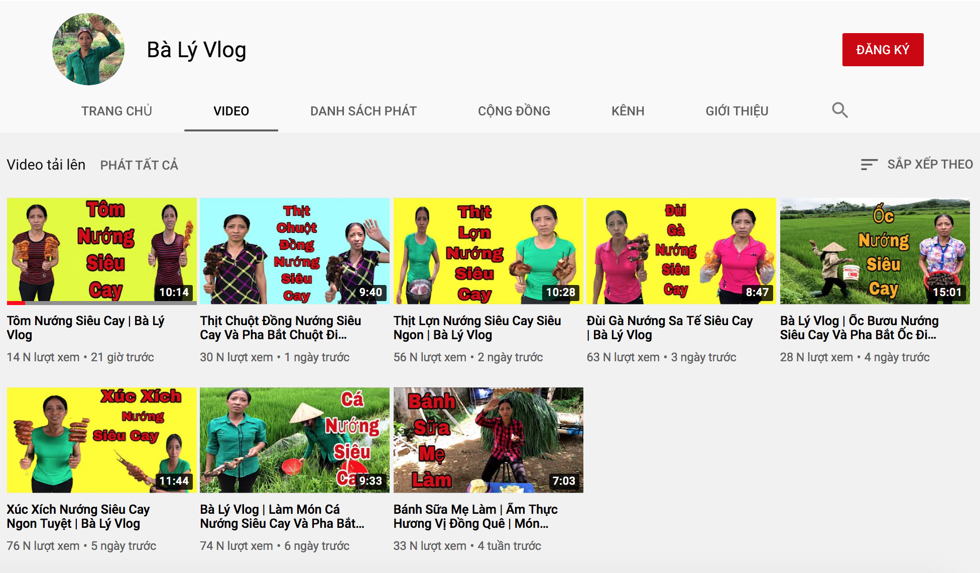 B&agrave; L&yacute; Vlog bị d&acirc;n t&igrave;nh n&eacute;m đ&aacute; li&ecirc;n tục v&igrave; đ&atilde; copy nguy&ecirc;n xi clip của B&agrave; T&acirc;n Vlog lại c&ograve;n d&ugrave;ng từ k&eacute;m văn minh - Ảnh 3.