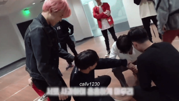 Jimin bất cẩn 1 giây mà Jungkook và V dính “liên hoàn cước”, tưởng chuyện nhỏ nhưng ARMY tranh cãi gay gắt vì cậu út bị ngó lơ? - Ảnh 5.